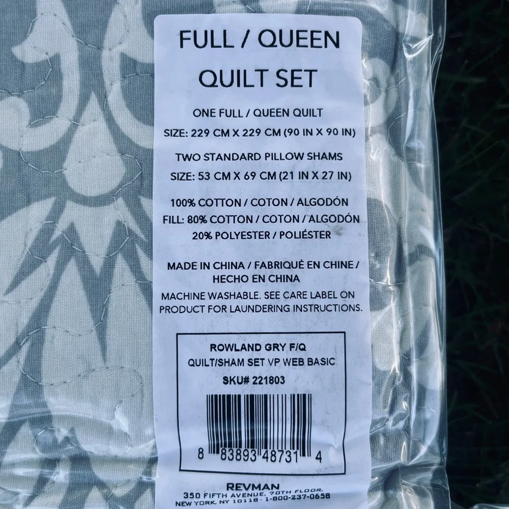 Laura Ashley Rowland Elegant Gray and White Full/Queen Quilt Set